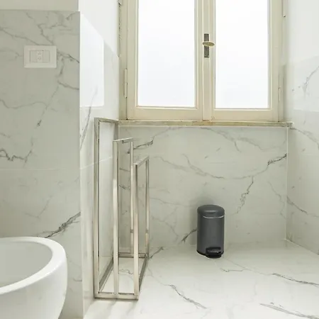 Domus San Giovanni Elegant アパート
